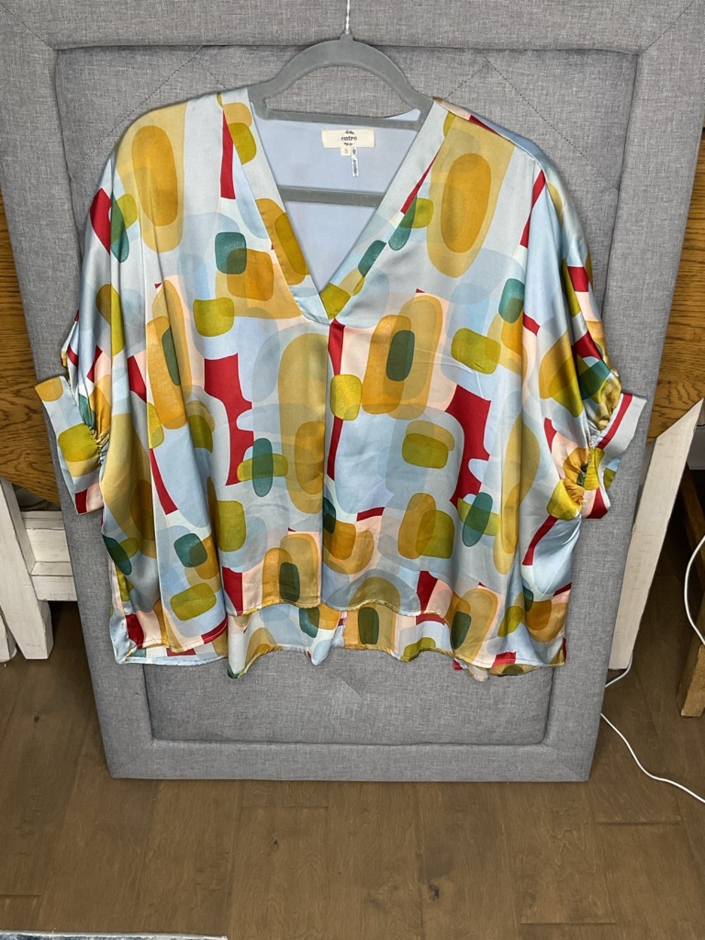 Entro Abstract Print Oversized V-Neck Blouse Mod Geometric NWOT Small - Picture 4 of 8